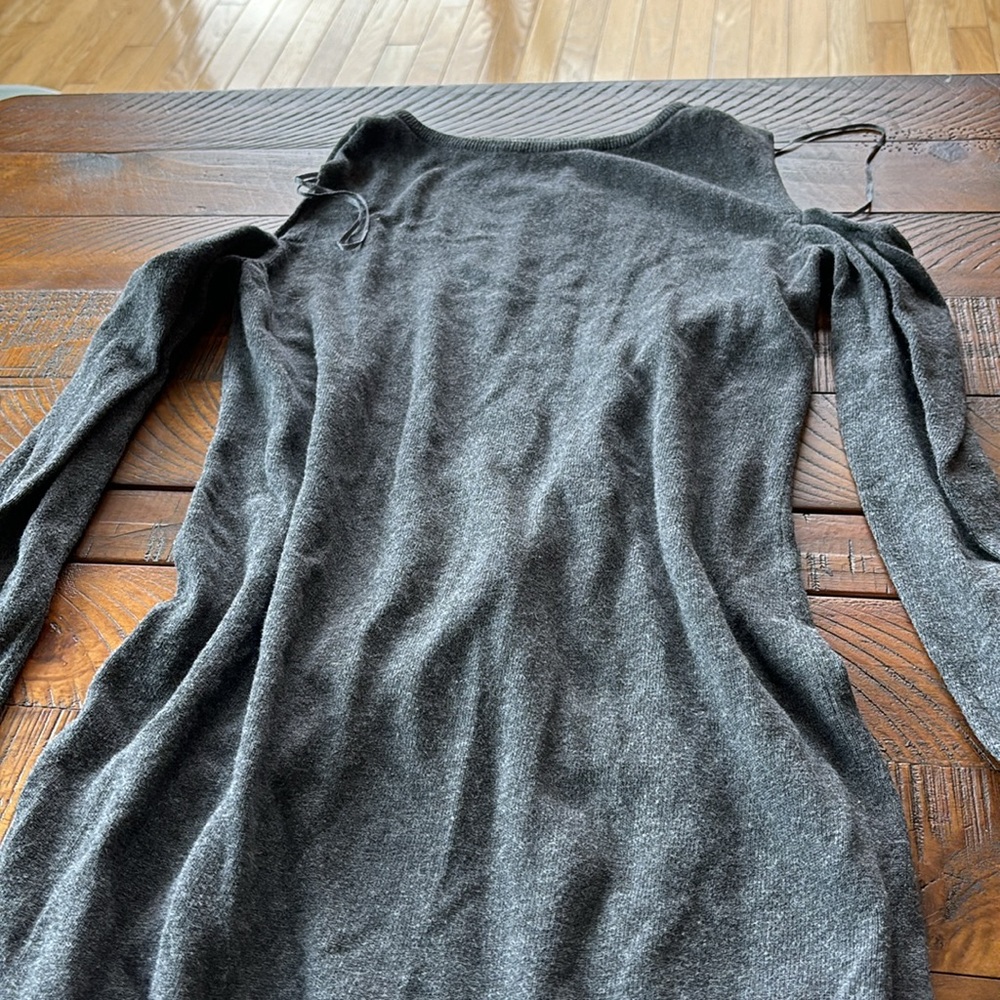 Ruby Moon Size Small Gray Cold Shoulder Sweater D… - image 2